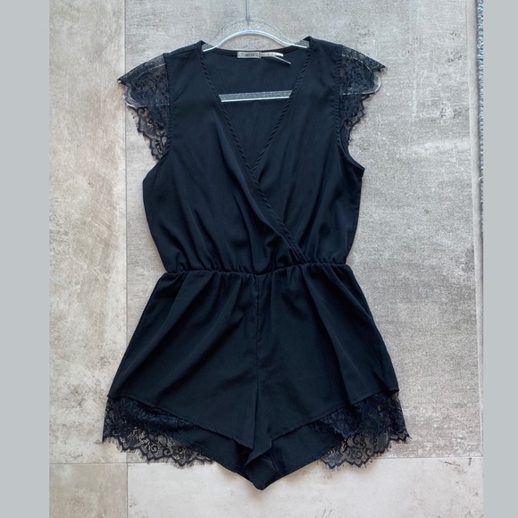 Women’s Flirty Chic Black Lace Romper Size Small - Picture 4 of 8